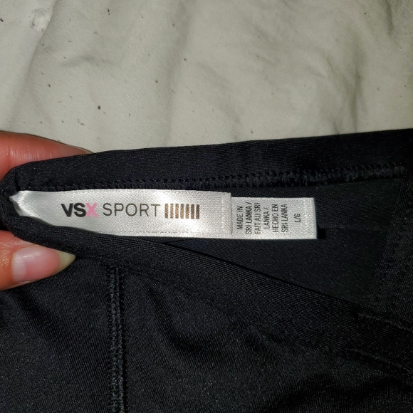 NWOT VICTORIAS SECRET SPORTS BRA - Picture 3 of 3